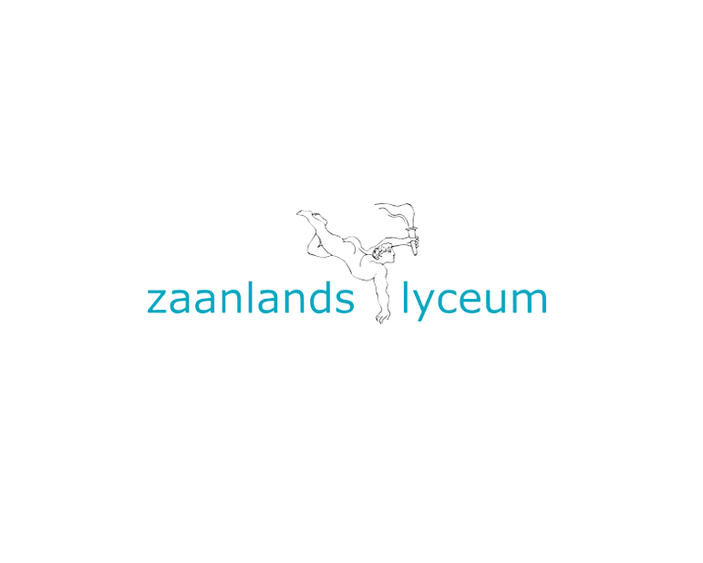 Logo van Zaanlands Lyceum met lichtblauwe tekst en een dunne lijntekening van een paard en ruiter.