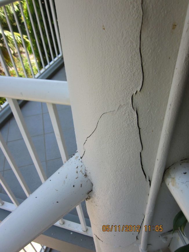 A Crack on a Post  — Omni Builders In Bungalow, QLD