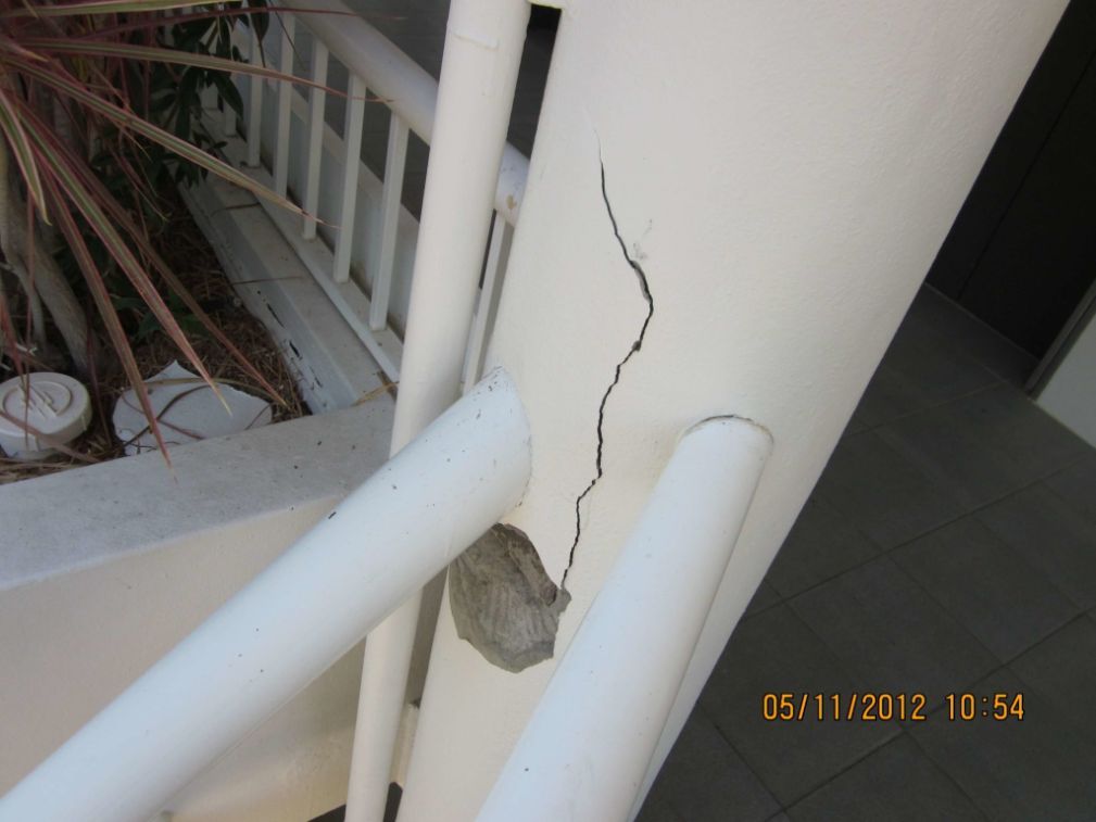 A Picture of a Cracked Railing — Omni Builders In Bungalow, QLD