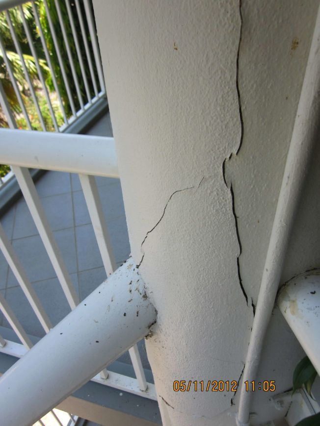A Picture Of A Railing With A Crack — Omni Builders In Bungalow, QLD