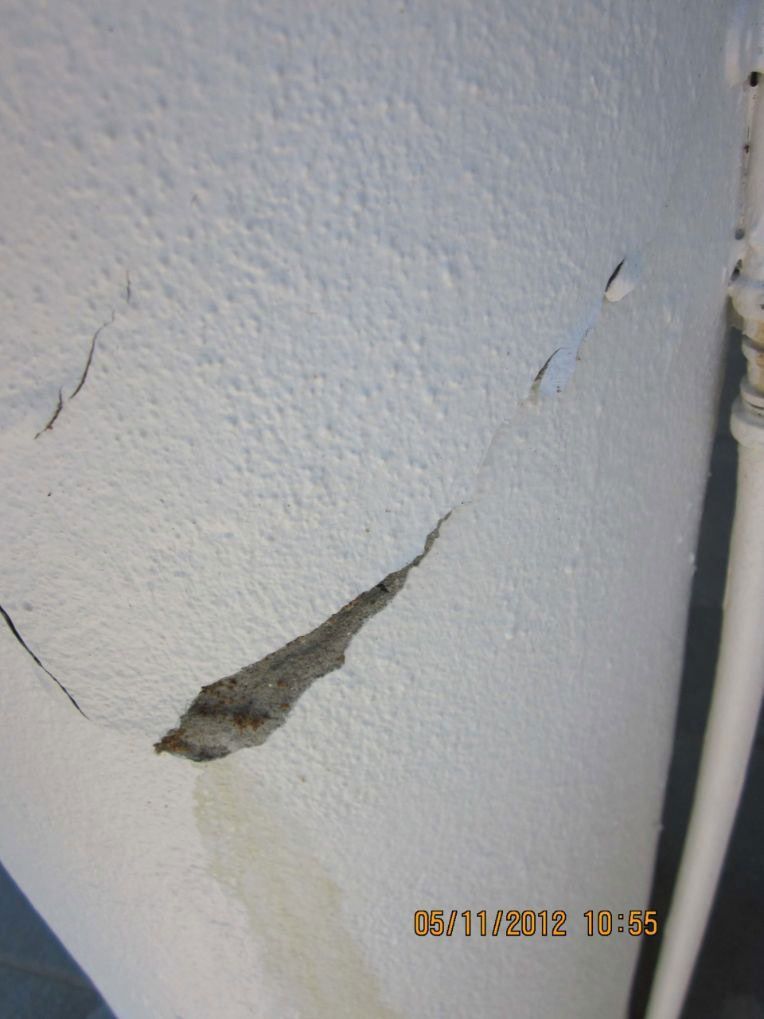 A Picture Of A Building With A Crack — Omni Builders In Bungalow, QLD