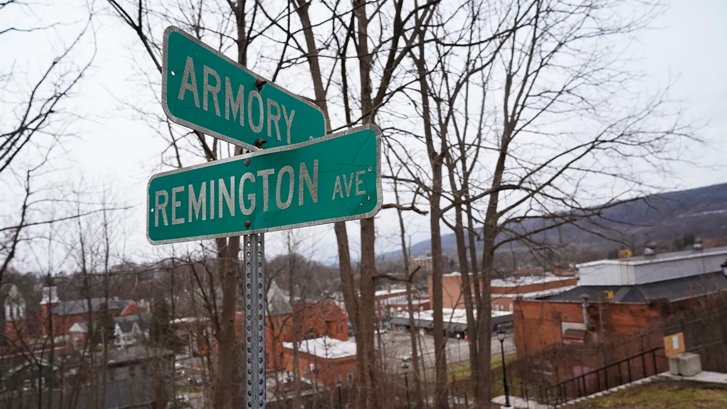 a street sign for Armory Ave and Remington Ave