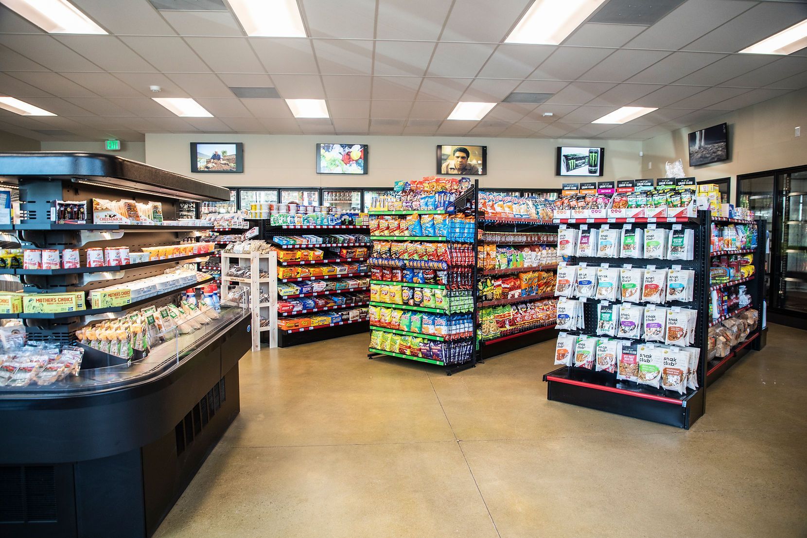 A grocery store filled with lots of shelves of food.