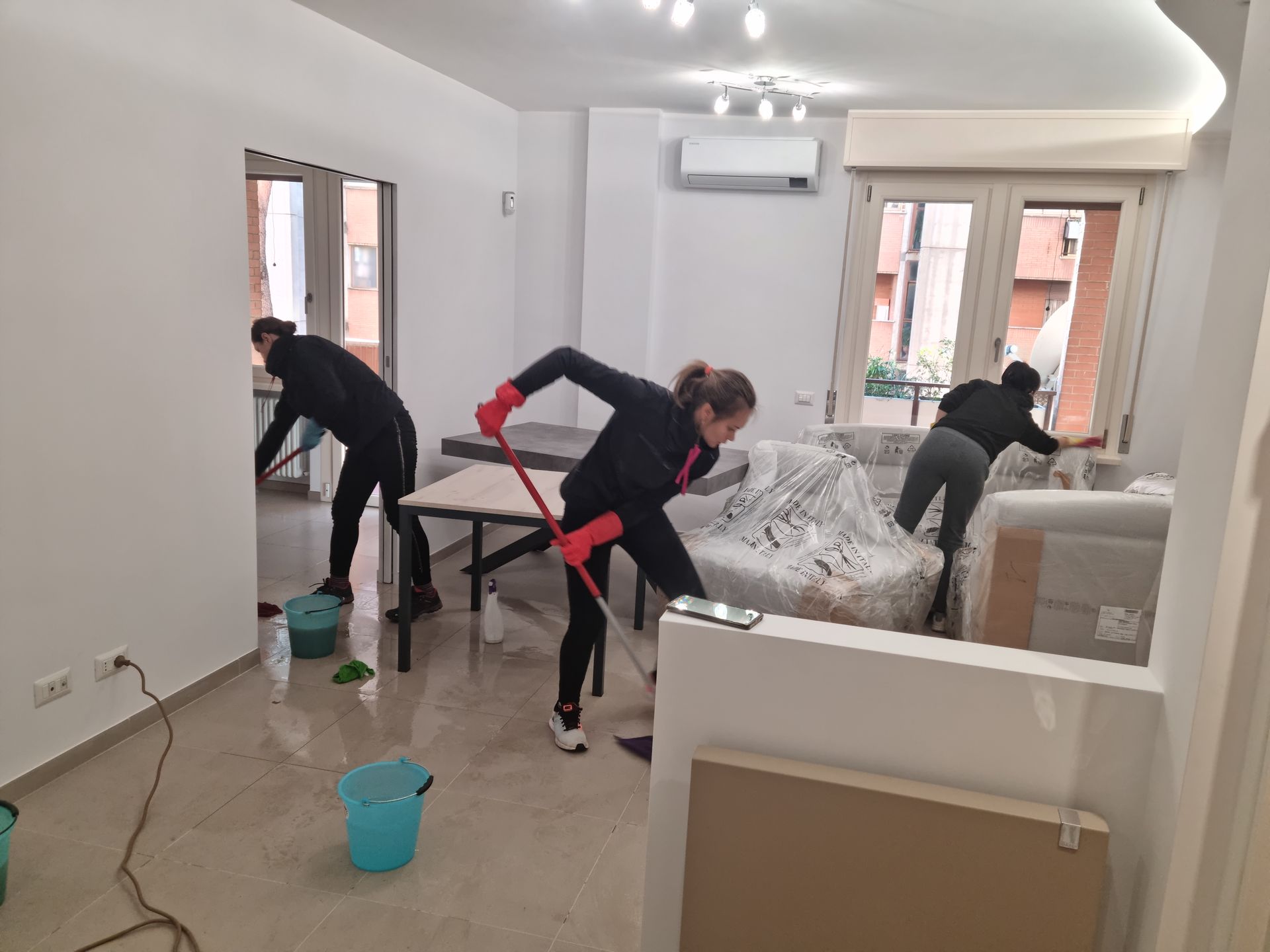 pulizie professionali in squadra