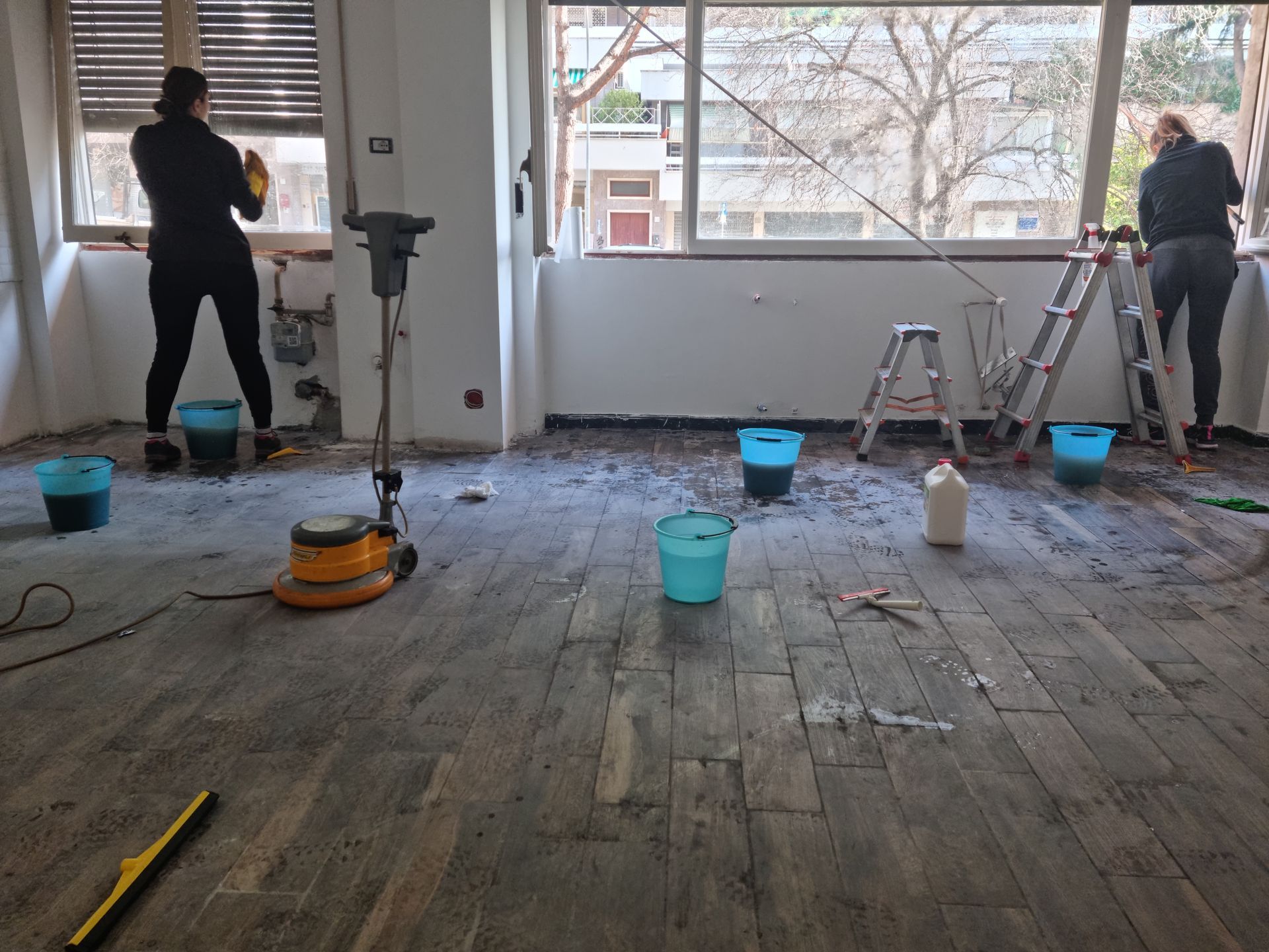 pulizie post cantiere come togliere la puttura dal pavimento