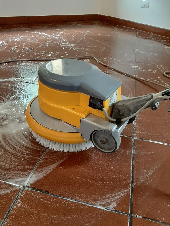 come pulire i pavimenti in ceramica