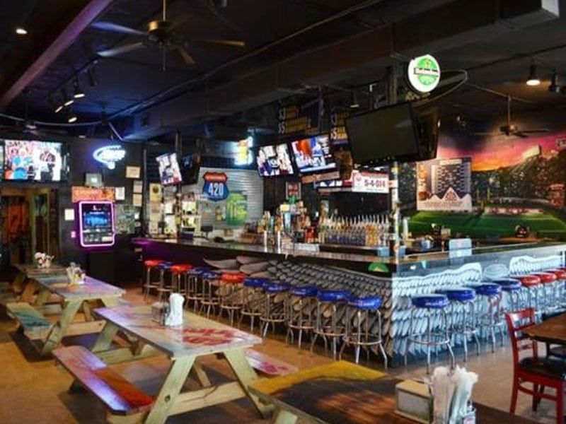 Wide Restaurant Interior View - Jacksonville, FL - Graffiti Junktion