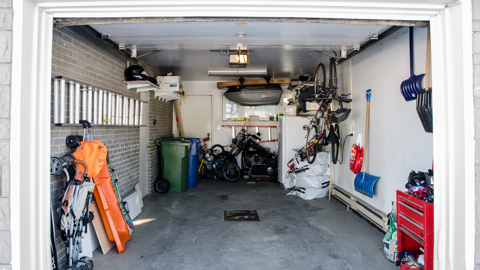 insulated vs non-insulated garage doors