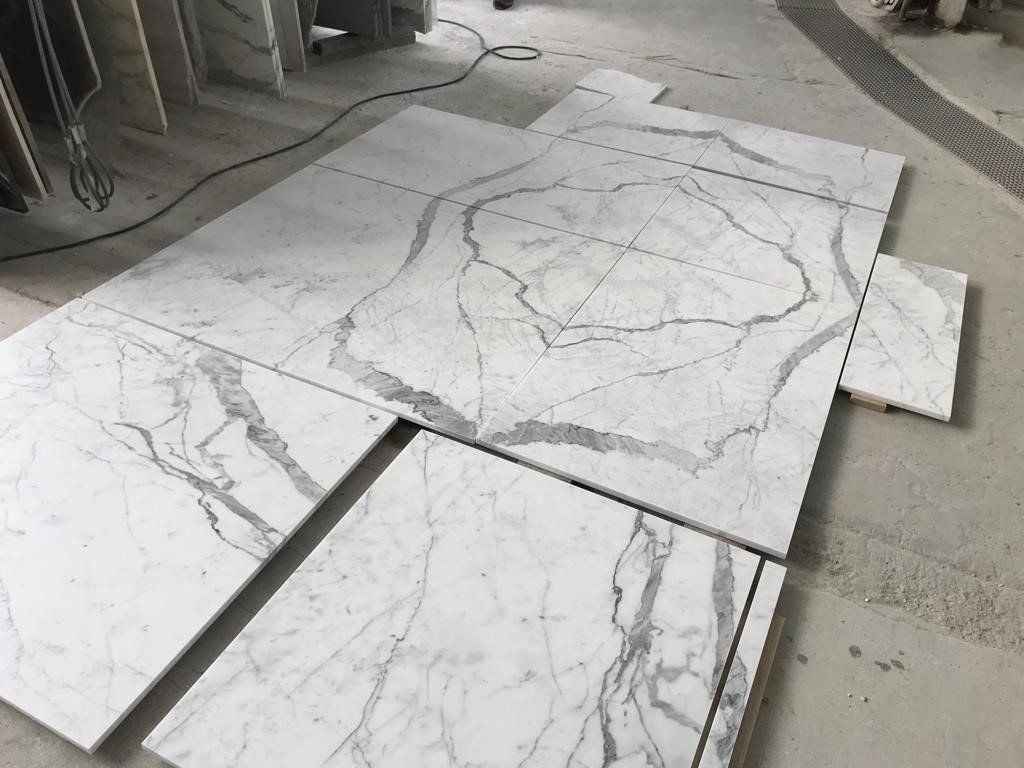 lastre per rivestimento in marmo bianco