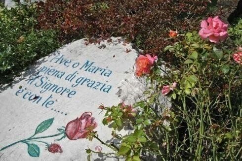 fiori su tomba