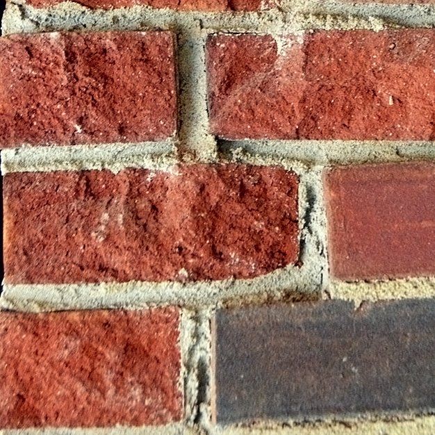 BRIQUE ÉCLATÉE