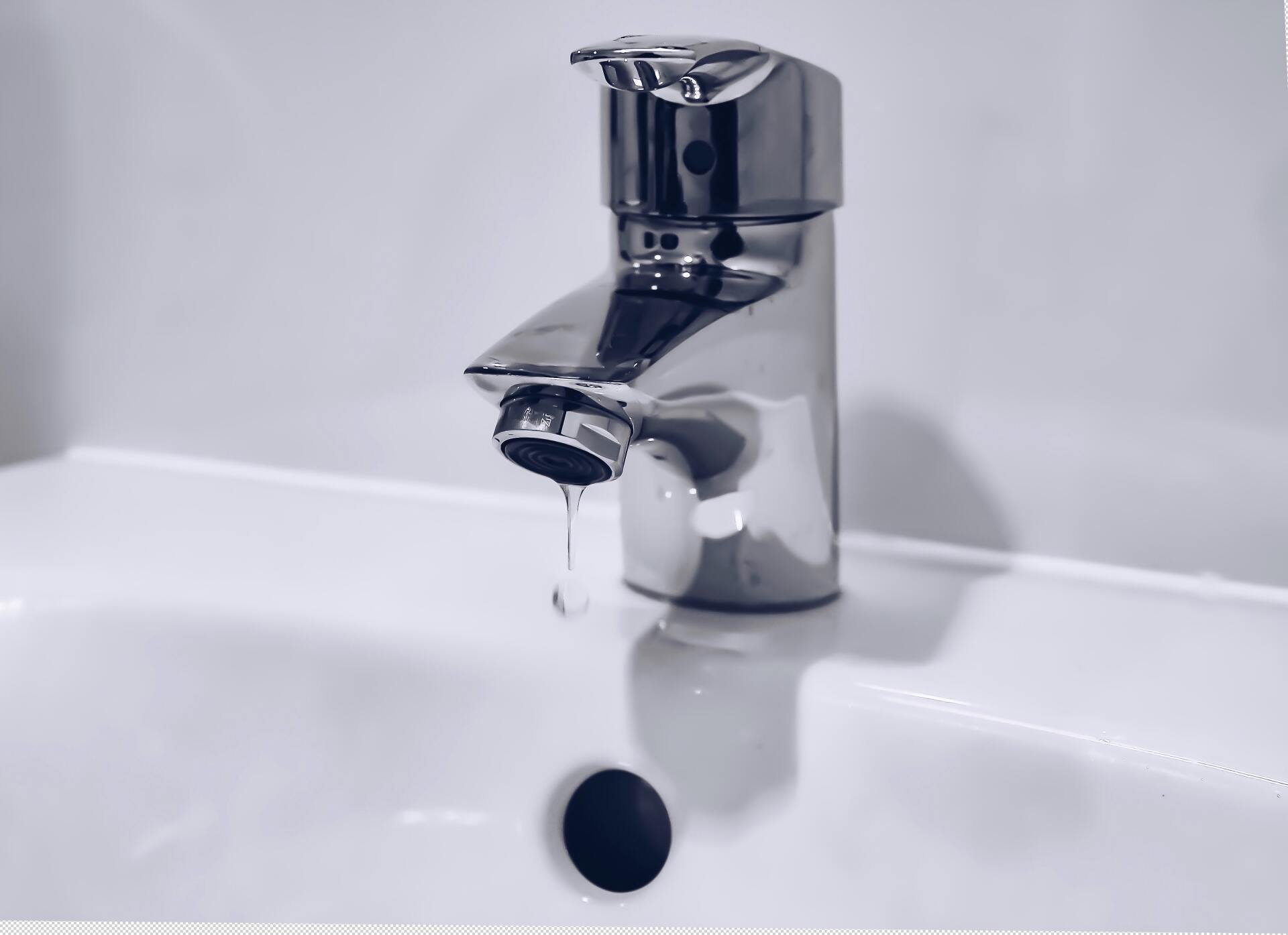 Un évier bouché demande l'intervention d'un spécialiste en débouchage de canalisation à Genève