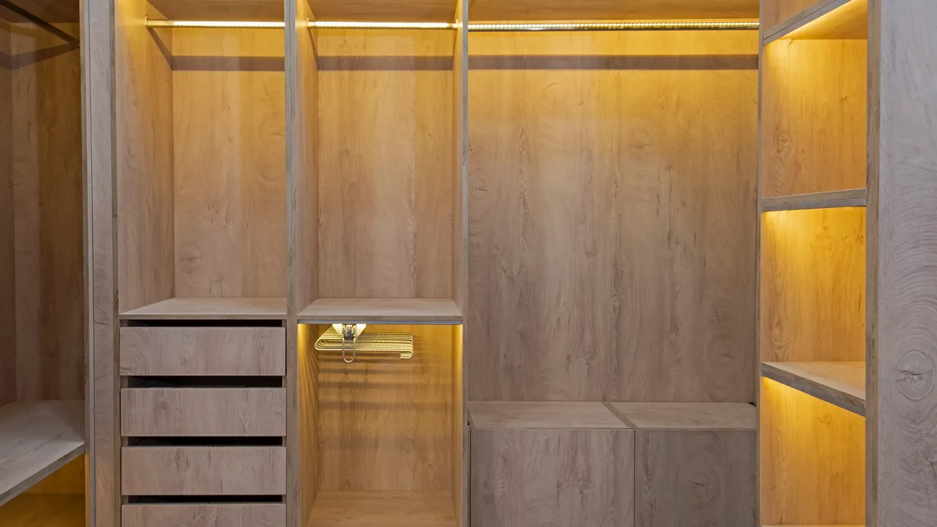 Custom Walk in Closet Hamilton