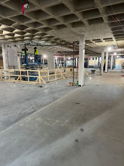 A large empty room with a ceiling that has a grid pattern on it.