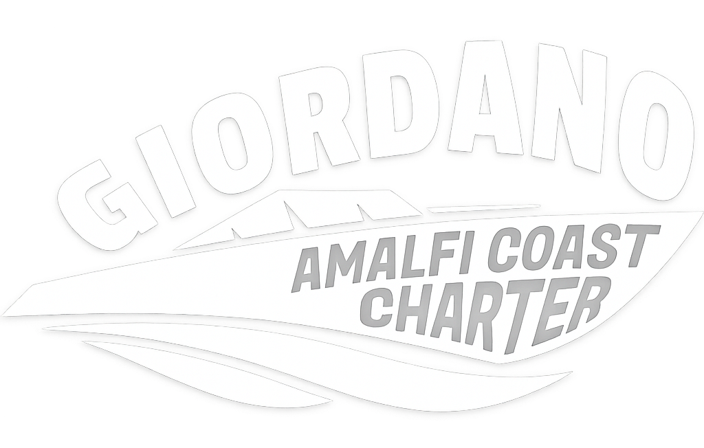 Logo bianco con le scritte “GIORDANO” e “ANALFI COAST CHARTER” e linee stilizzate di una barca.