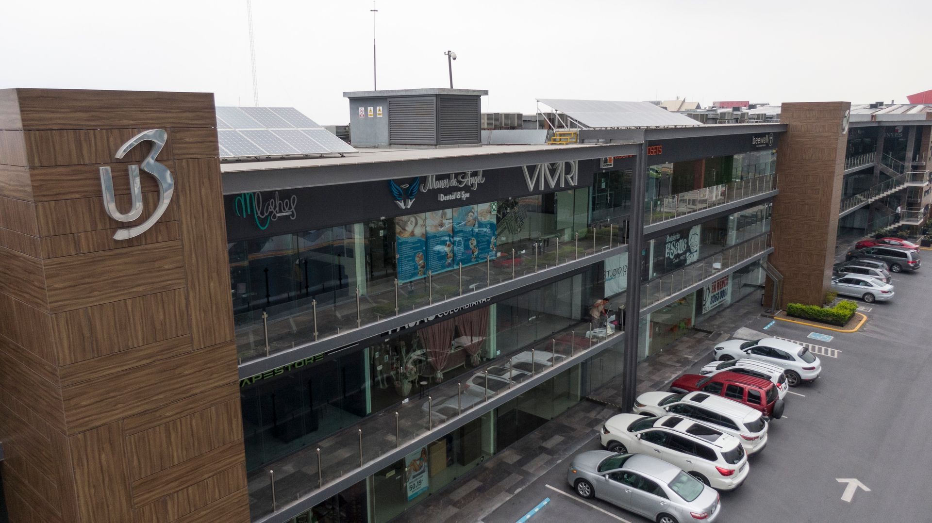 Centro comercial U3 Plaza en Monterrey, Nuevo León. 