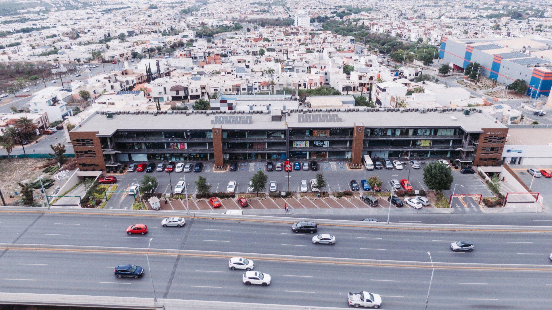 Strip Center, desarrollo urbano, comercios zona residencial Strip Center, desarrollo urbano, comercios zona residencial