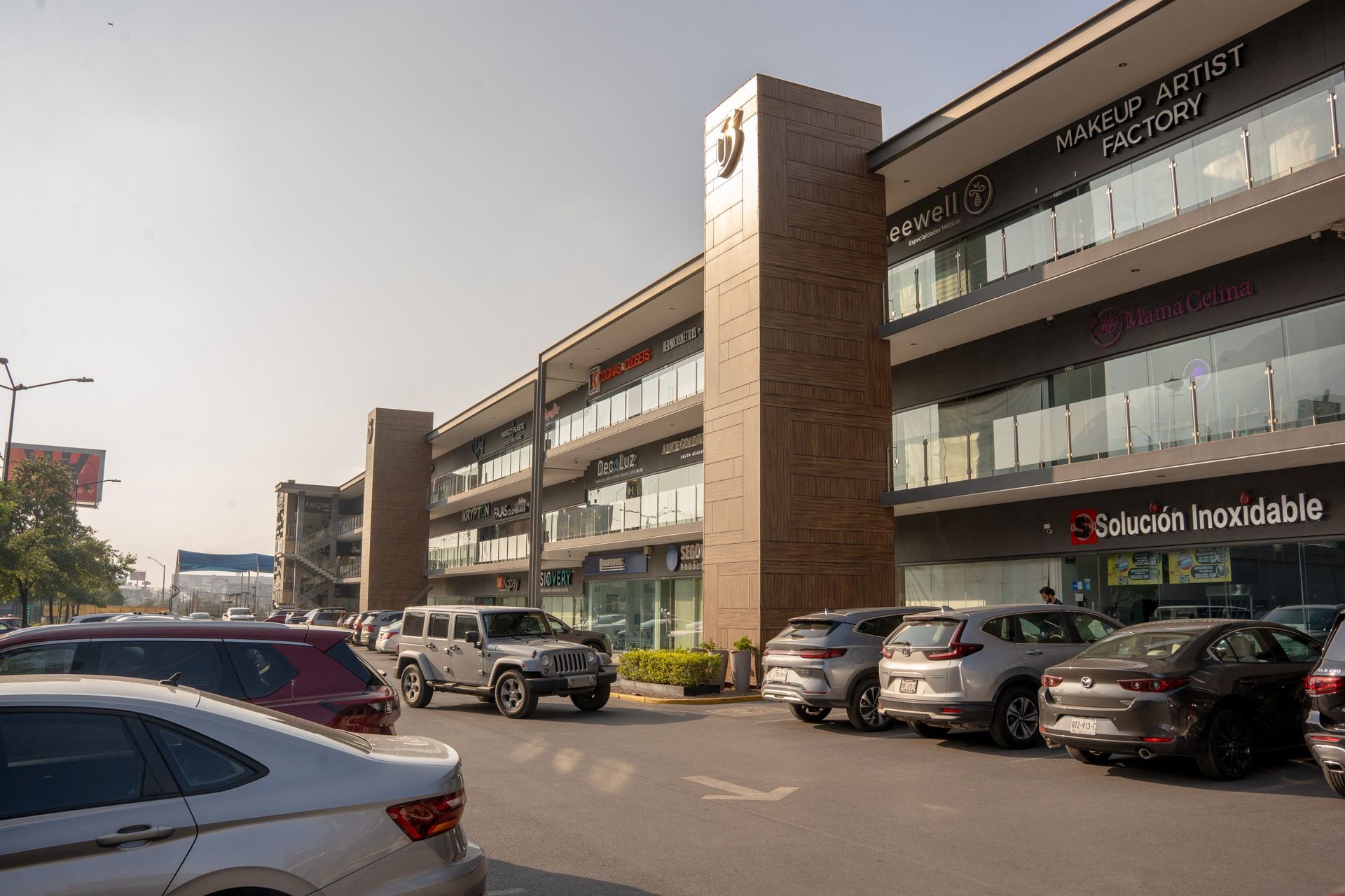  Alquiler de Locales con concepto único en cumbres U3 Plaza