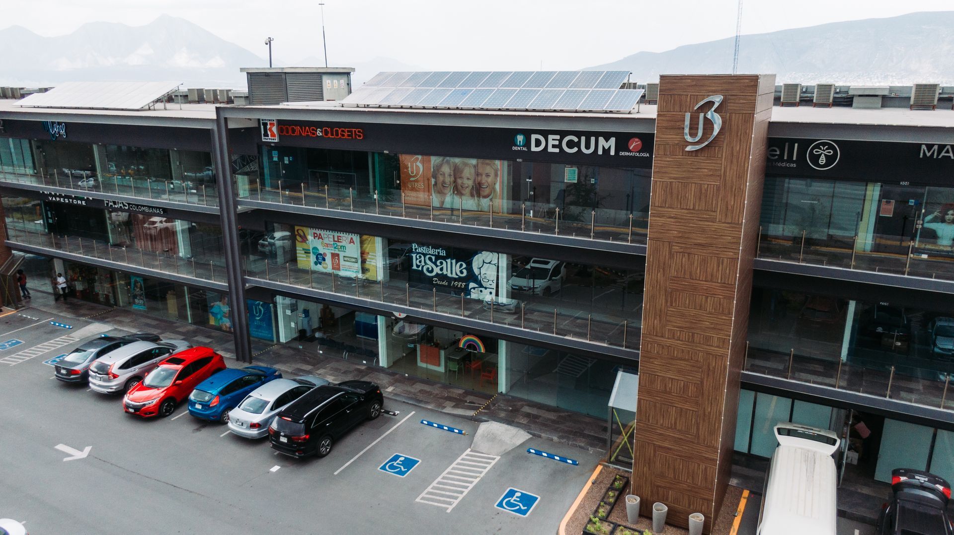 Instalaciones de u3 Plaza en la zona de Cumbres Monterrey