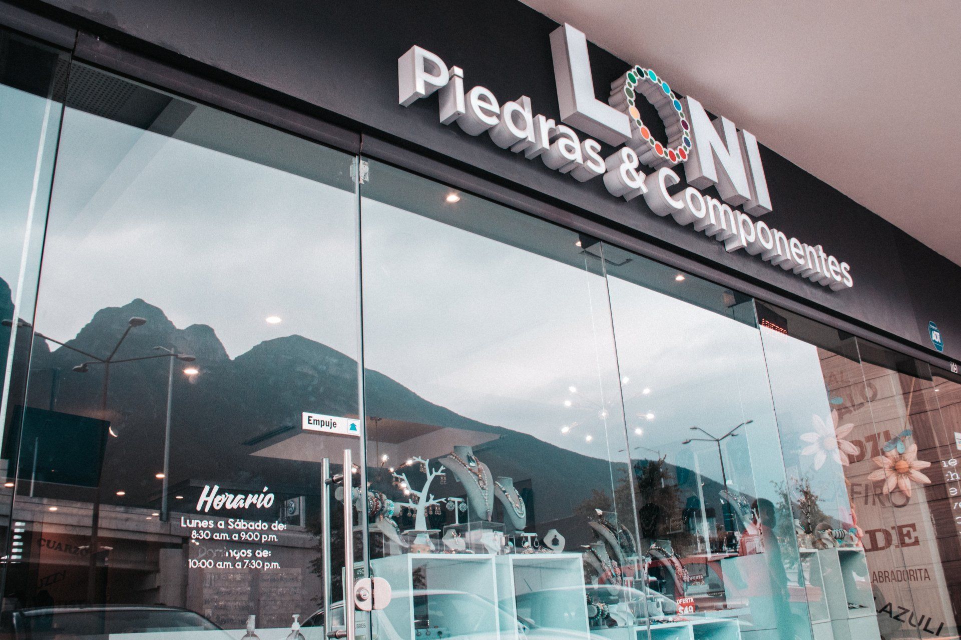 Local comercial en Cumbres Monterrey Local comercial en Cumbres Monterrey