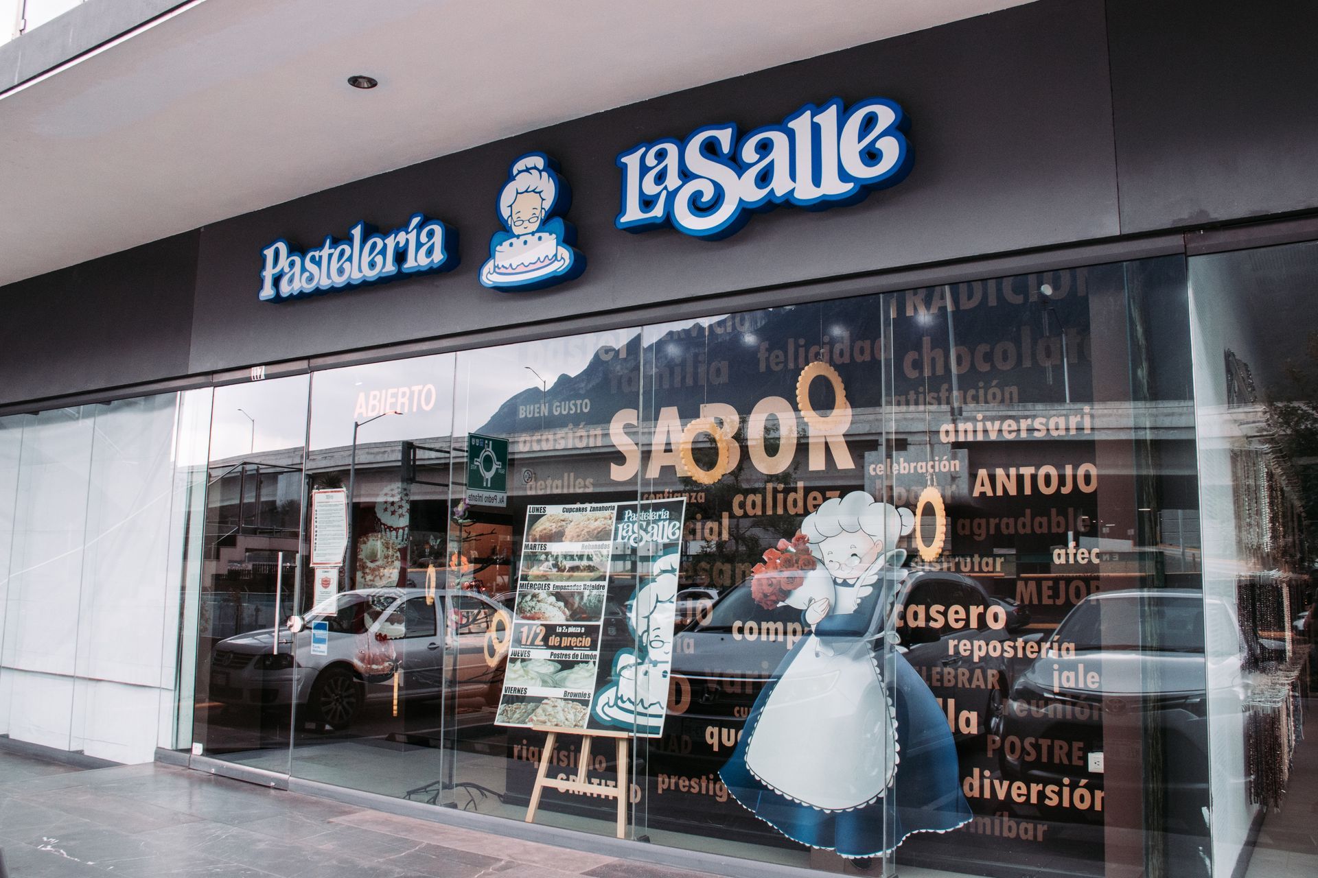 fachada de local comercial ubicado en el primer piso de u3 plaza fachada de local comercial ubicado en el primer piso de u3 plaza