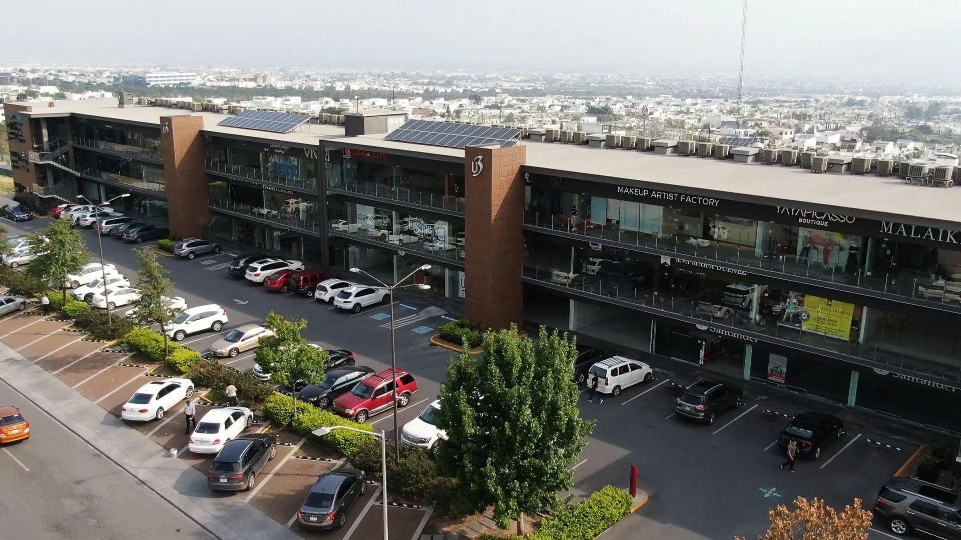 Foto de los locales comerciales de U3 Plaza Cumbres Foto de los locales comerciales de U3 Plaza Cumbres