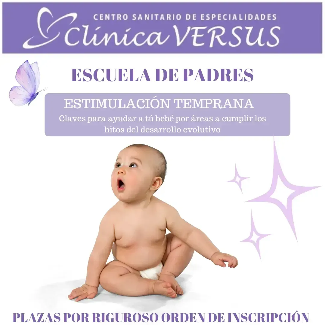 Un bebé con pañal aparece en una clínica frente a un anuncio.