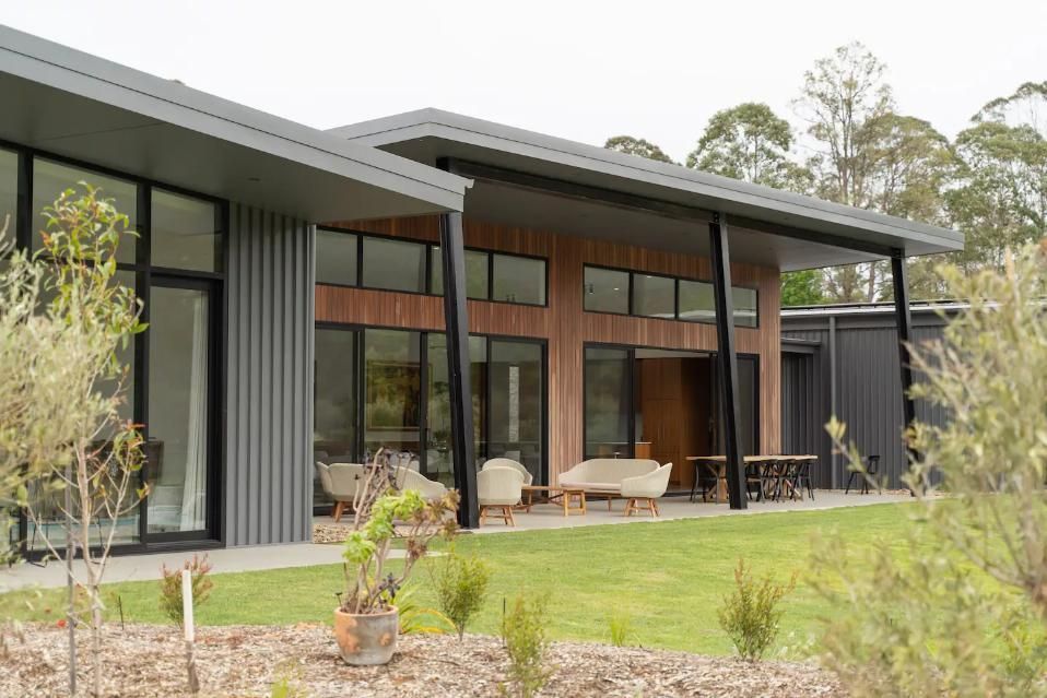 A Large House With A Lot Of Windows and A Large Lawn In Front Of It — That Painter Guy In South Nowra, NSW