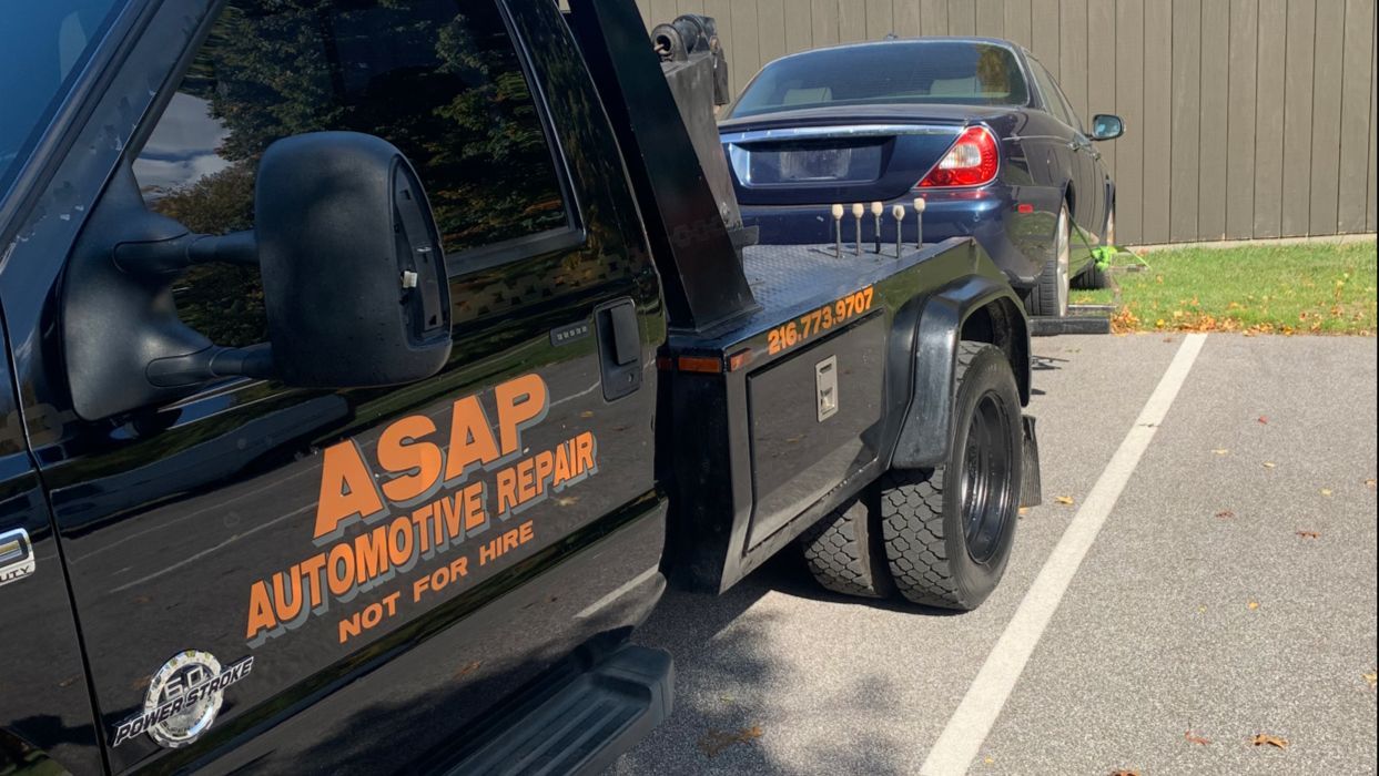 Black roadside repair truck with orange 