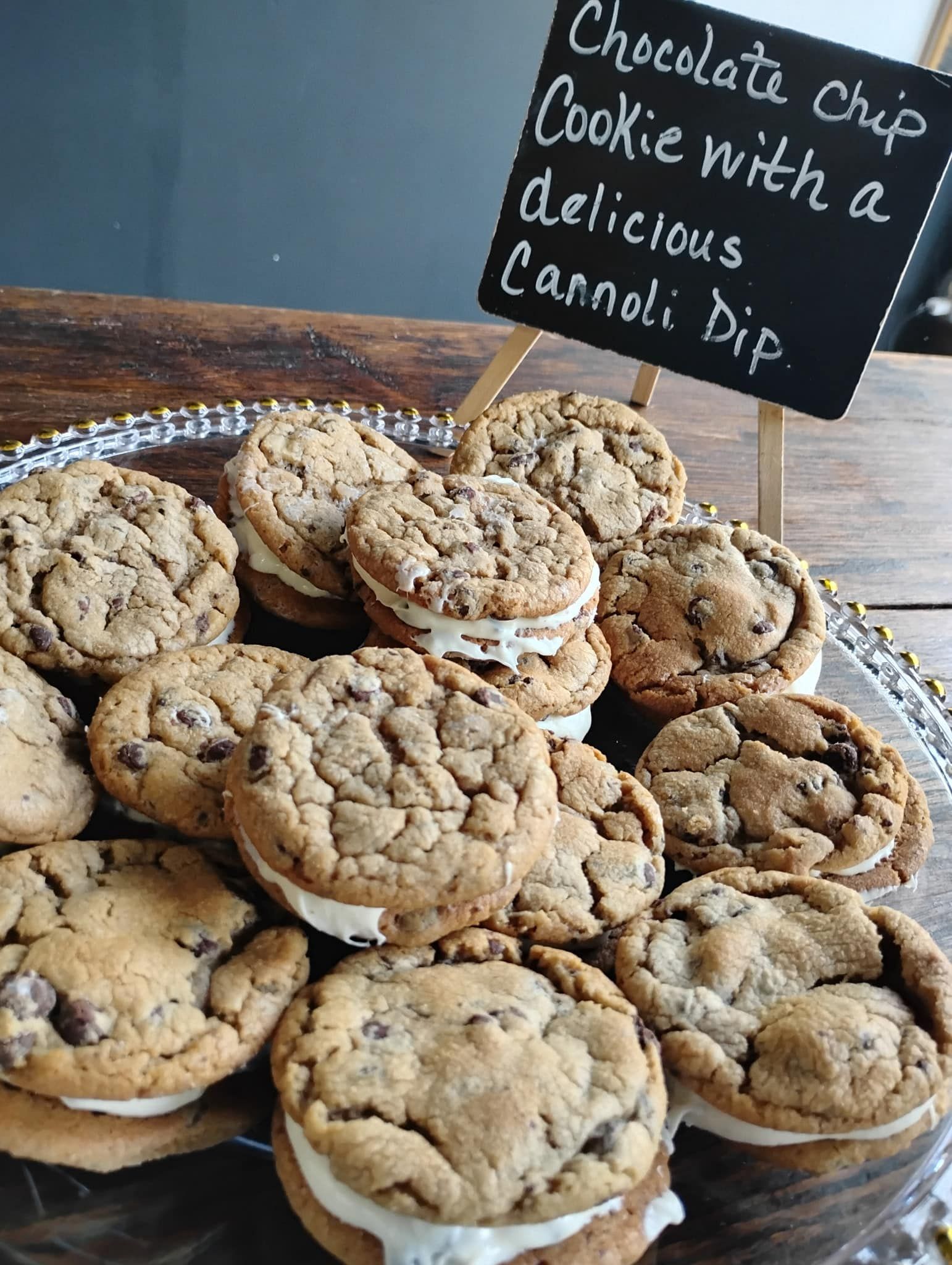 chocolate chip cookies with cannoli dip