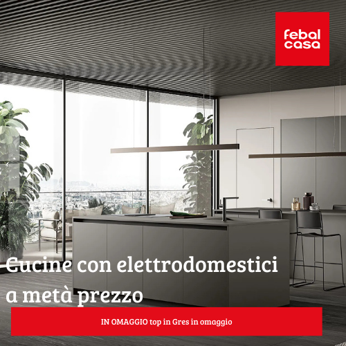 Pubblicità di Febal Casa che mostra un'isola cucina moderna con la scritta 