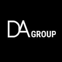 Logo con la scritta "DA GROUP" in bianco su sfondo nero.