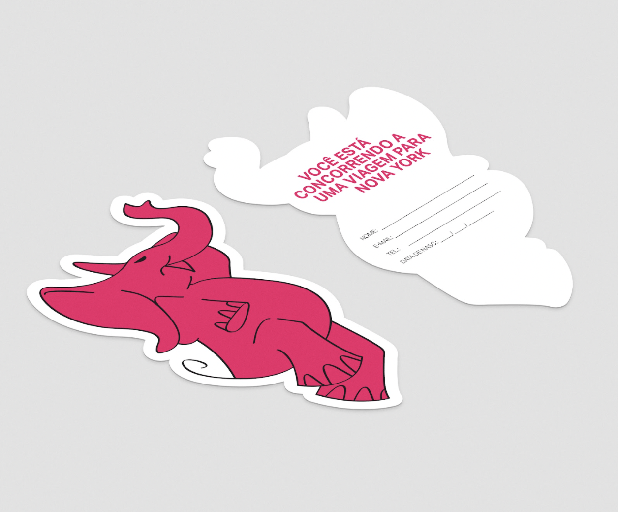 Um elefante rosa está deitado sobre um fundo branco.