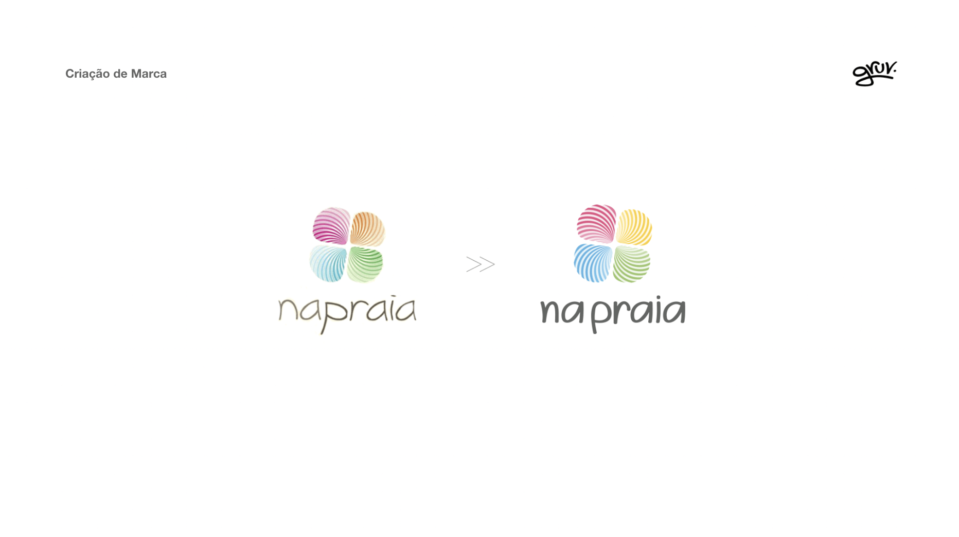 Um logotipo de uma empresa chamada na praia é mostrado em um fundo branco.