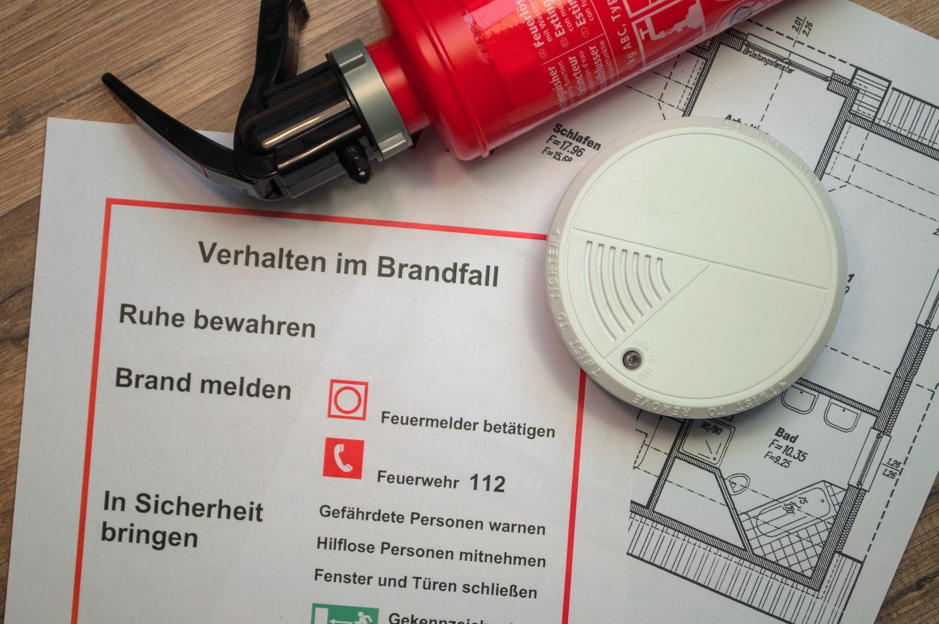 Verhalten im Brandfall Schild