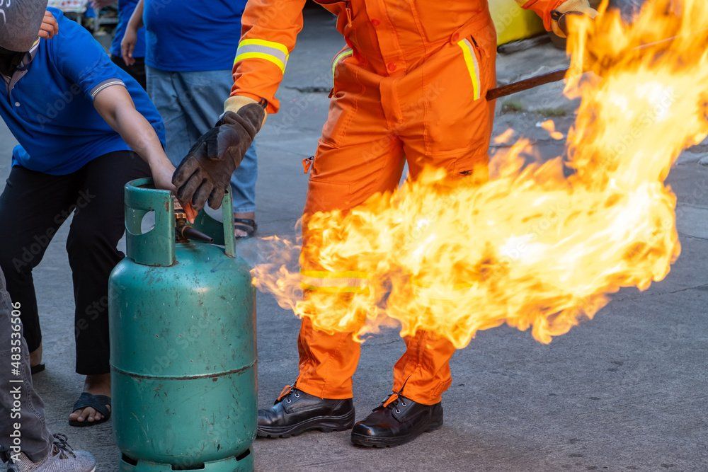 Feuerflamme aus einem Gasbhälter