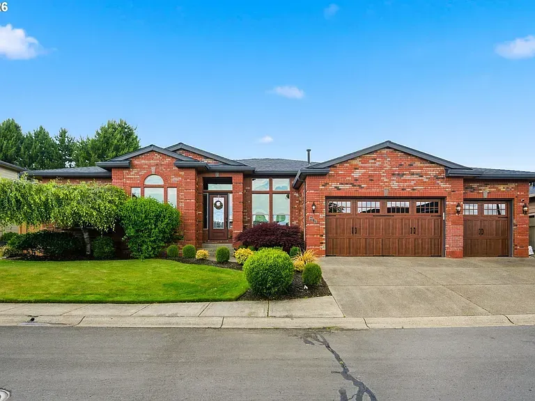 741 W Dogwood St, Washougal, WA 98671
