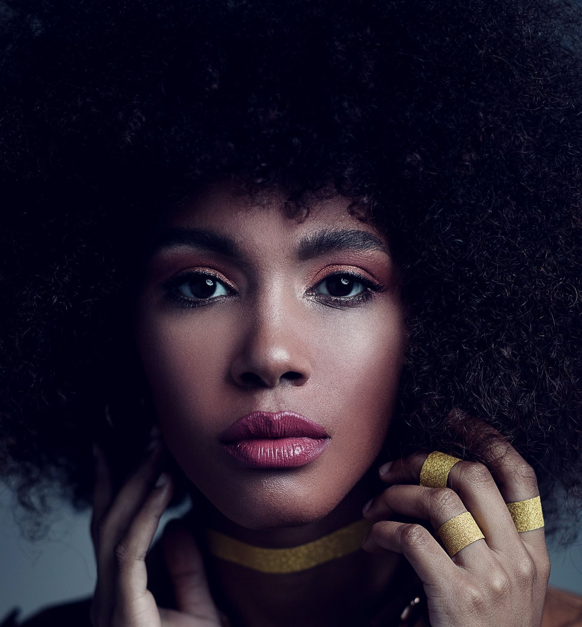 BOOSTING CONFIDENCE
Improving one's facial aesthetics often leads to increased self-confidence and a positive self-image.
