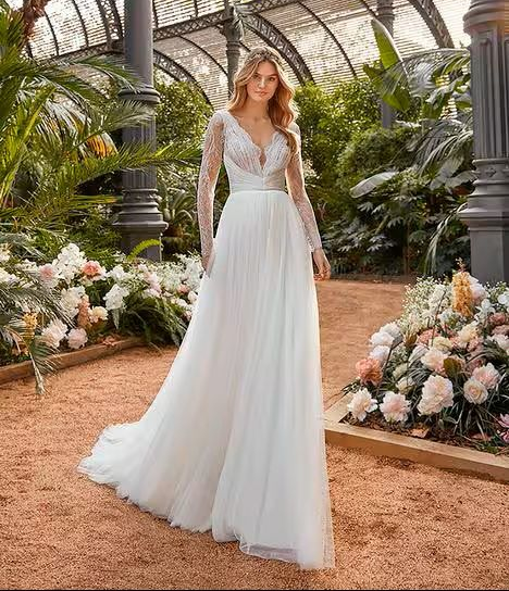 donna in abito da sposa bianco a sirena