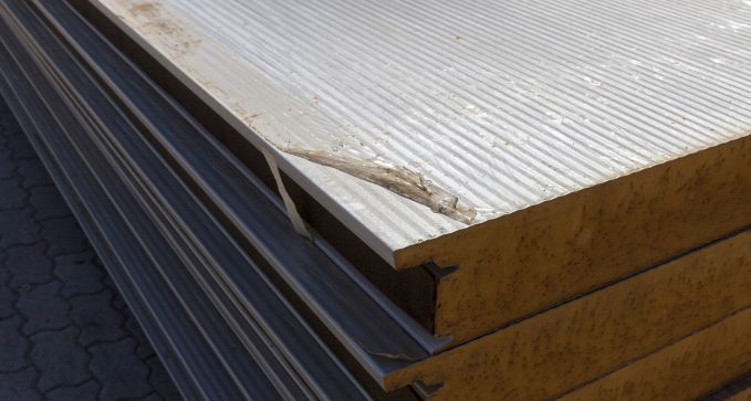 Montaje de panel sándwich en el tejado a precio barato en Cangas del Narcea, Asturias