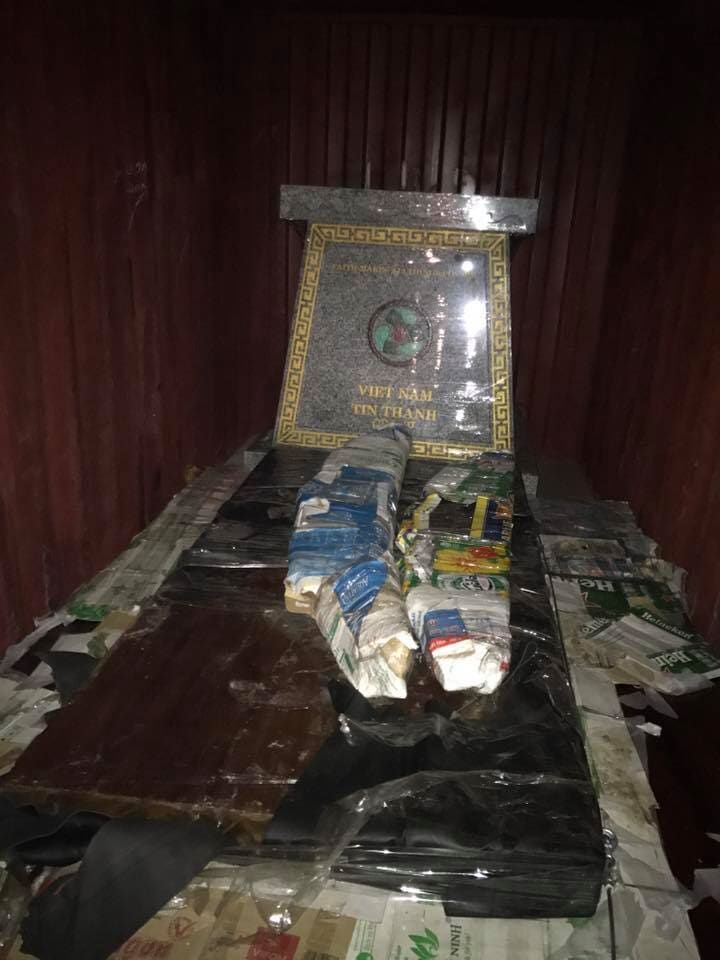 A grave in a room with a lot of trash on it. 28.4845° N, 81.2519° W