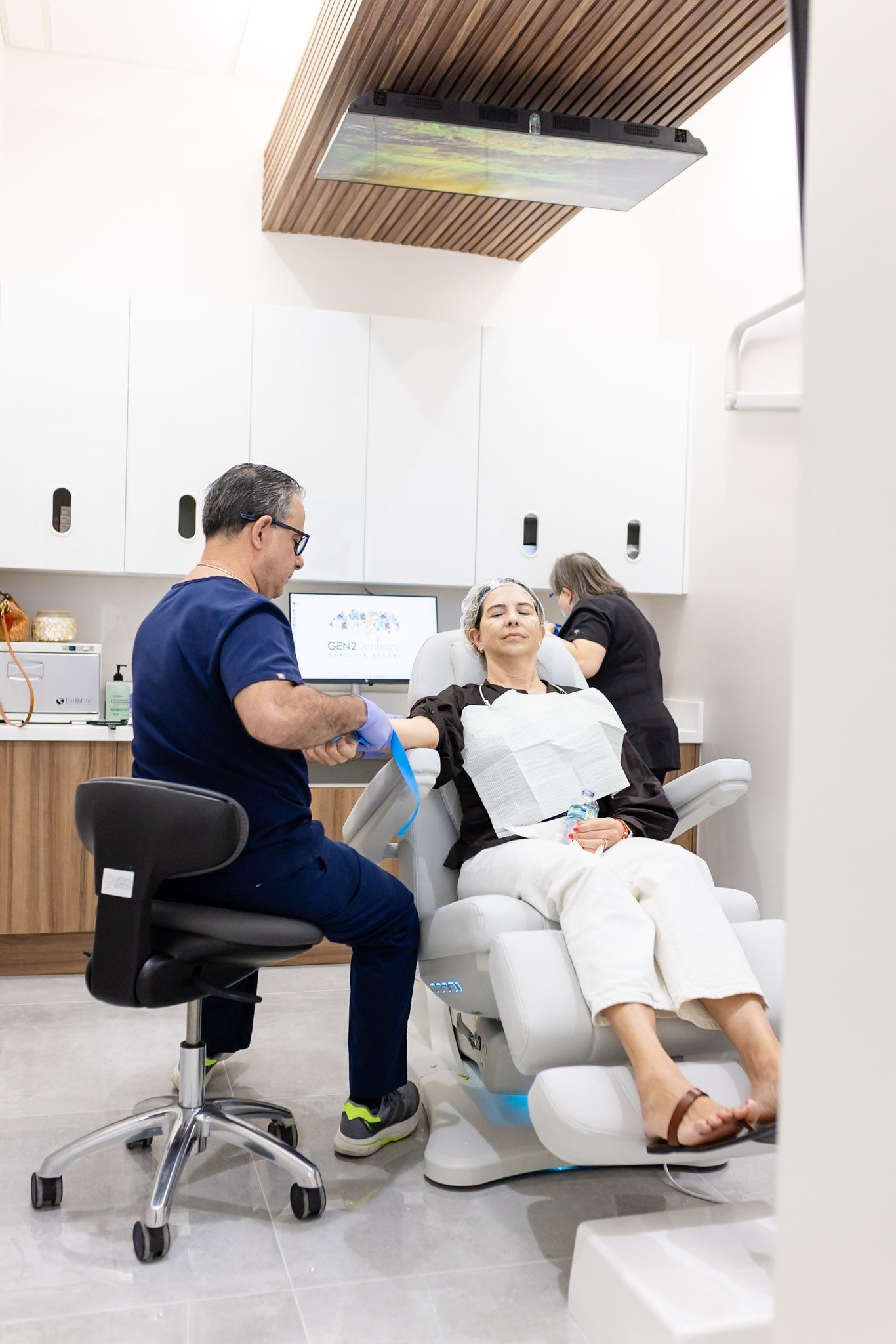 Dr. Paul Garcia beginning the PRF blood draw for a Bio-Lift in Davie, FL