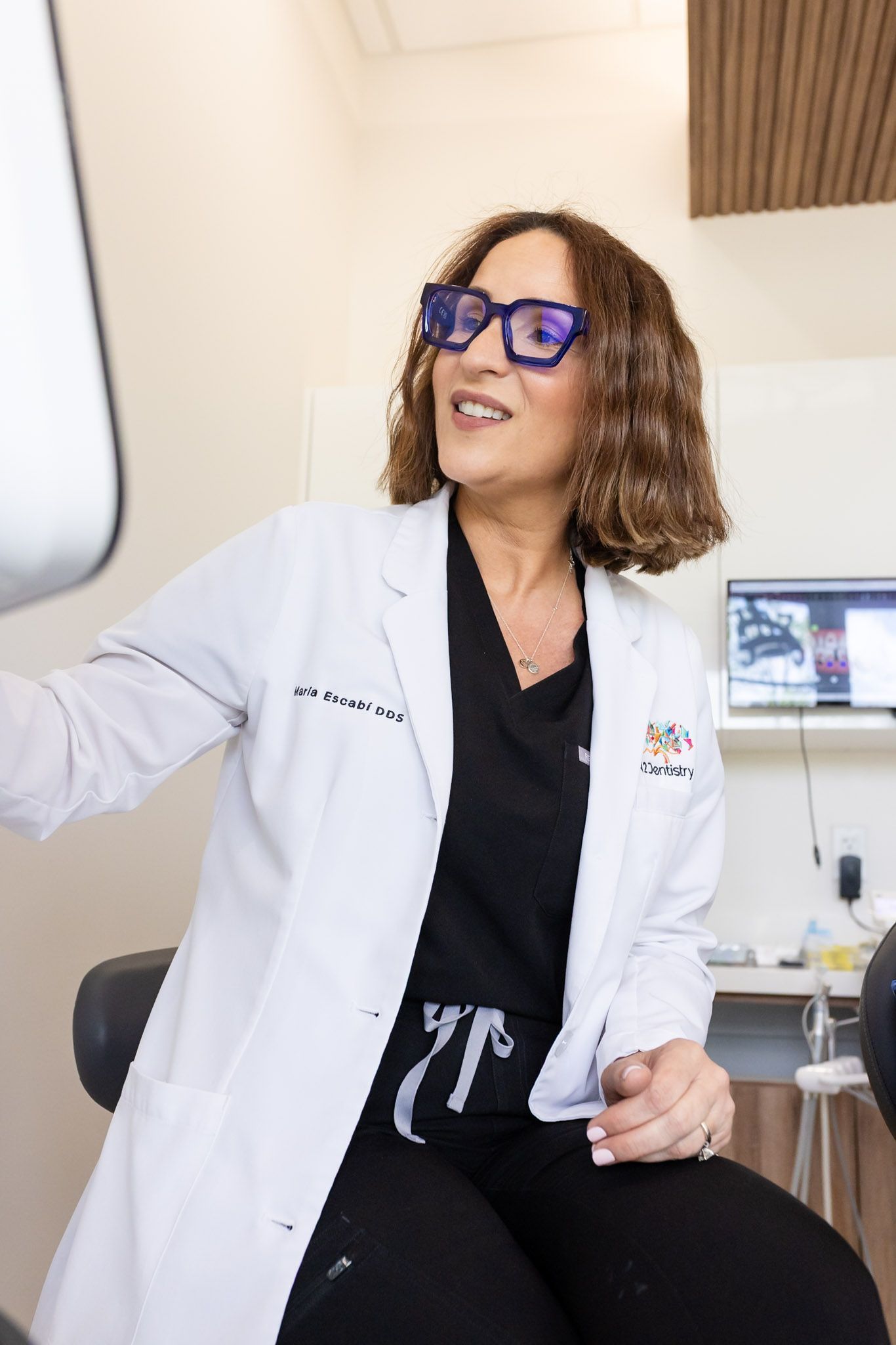 Dr. María Escabí explaining what to expect from laser dental care