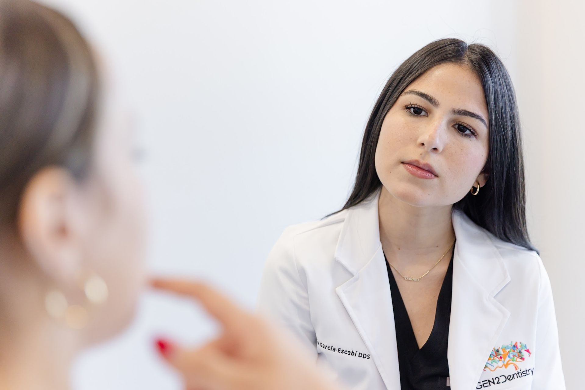 Dentist listening to a patient describe a painful tooth
