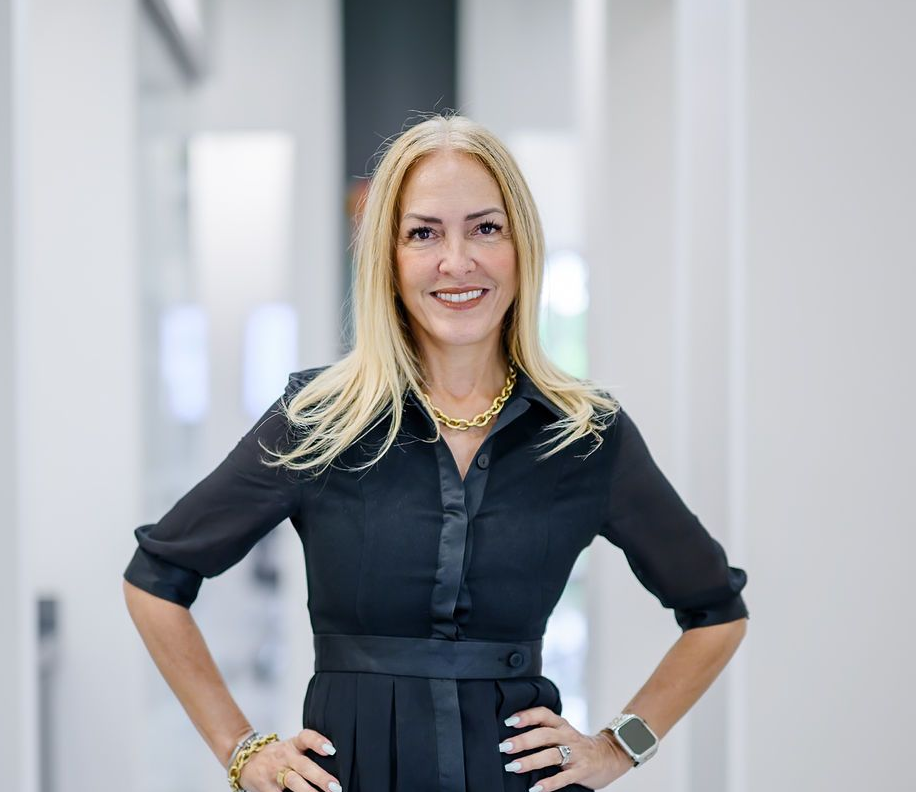 Viviana, office manager at GEN2 Dentistry in Davie, FL, dental office