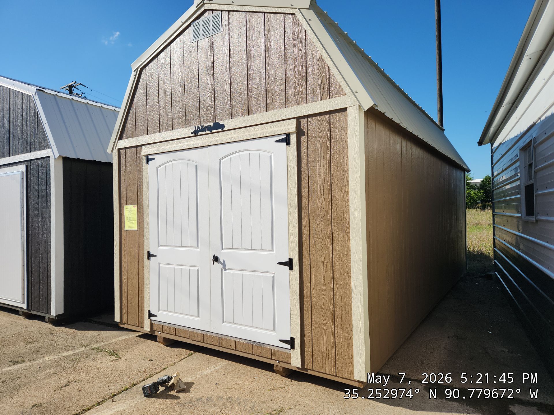 brown lofted barn