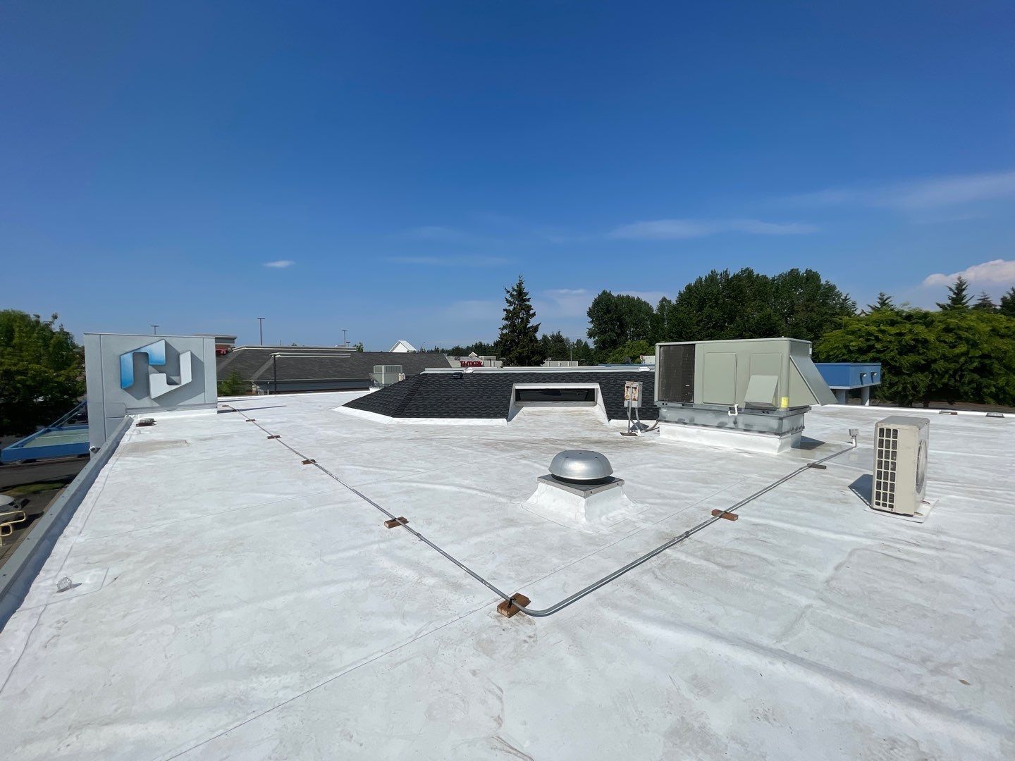 lakewood roofing and restoration experts