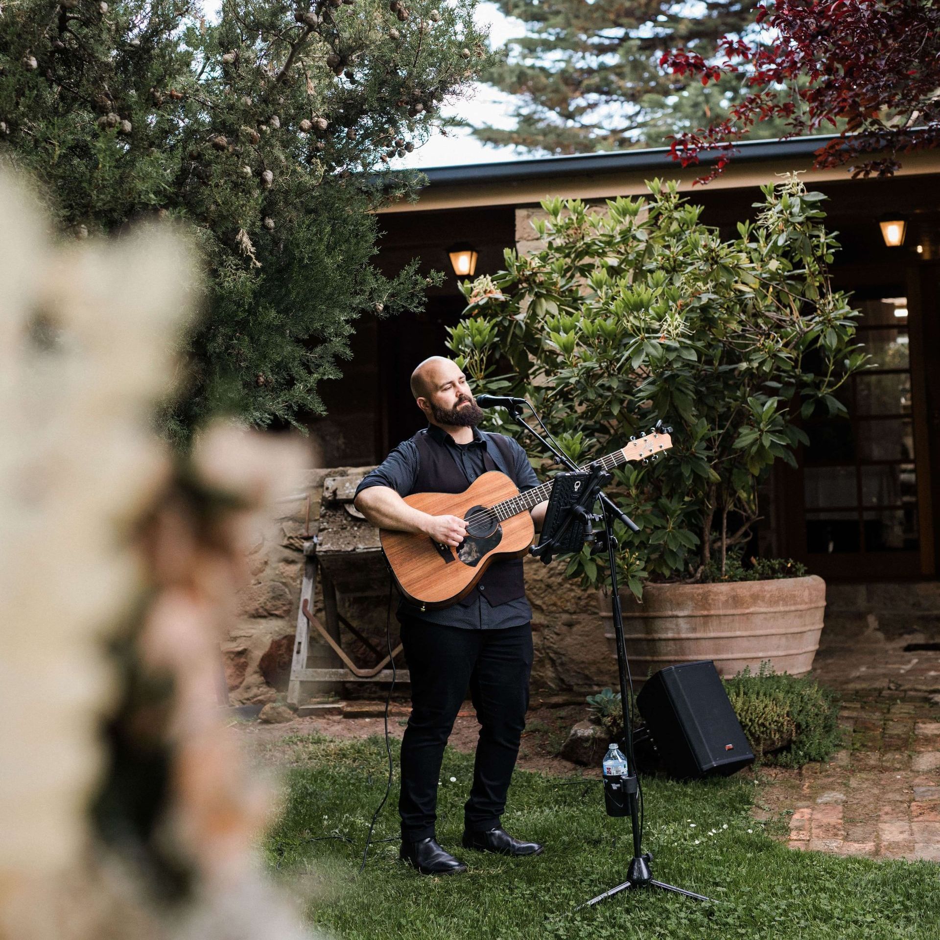 Isaac acoustic musician and dj hobart