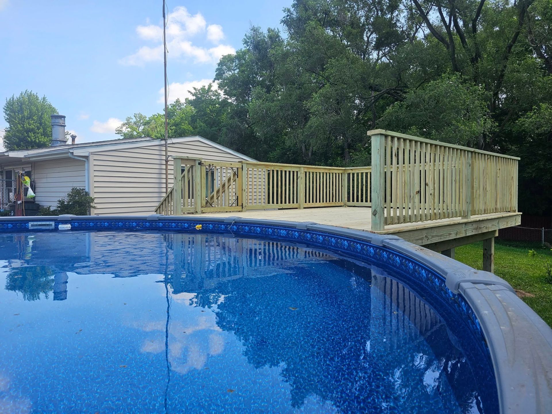pool deck
 peoria il