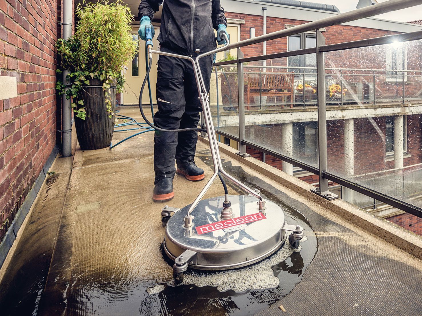 BuitenSchoon professionele terrassen en daken reiniging